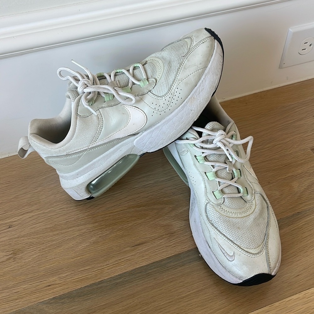 Nike sneakers - size 10